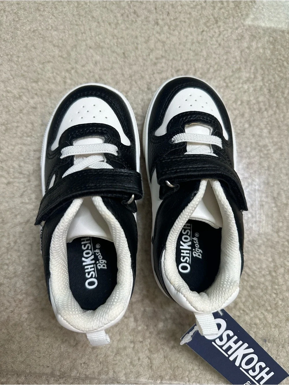 OSH KOSH B’GOSH BLACK WHITE TODDLER SNEAKERS SZ 7 NWT